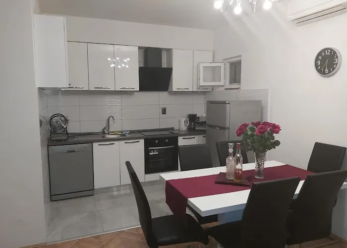 Ema Apartment *