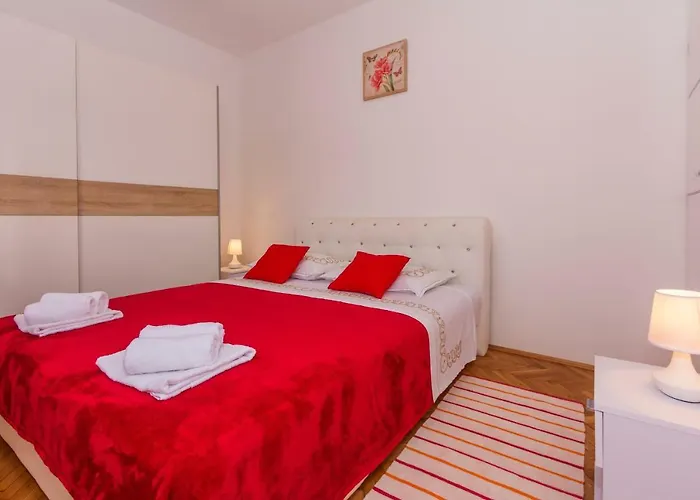 Ema Apartment *